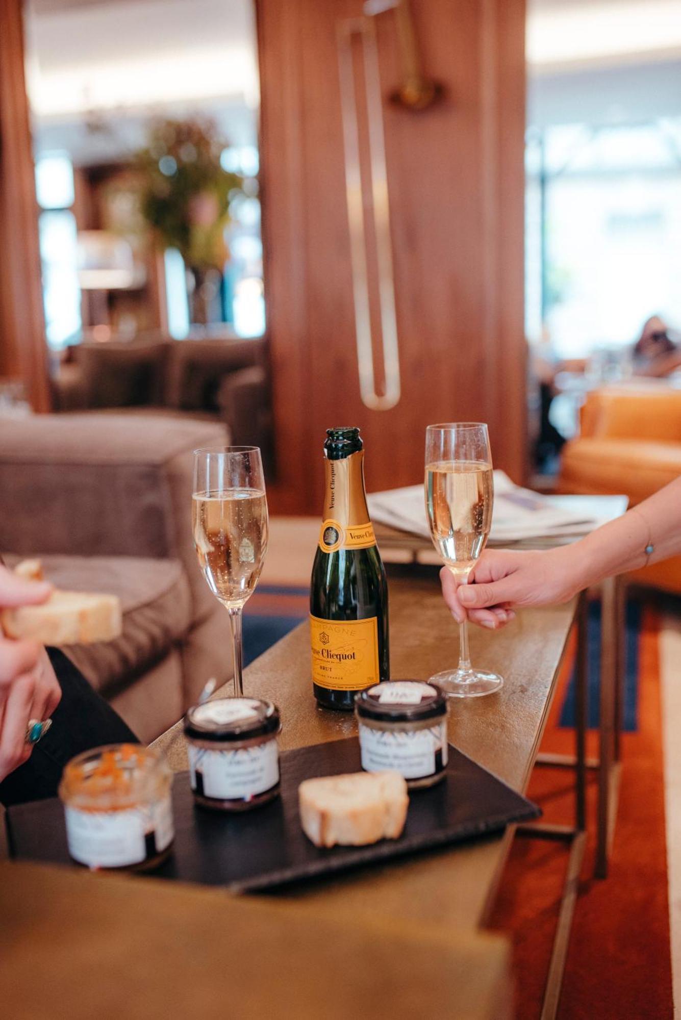 Hotel Eiffel Blomet Париж Экстерьер фото